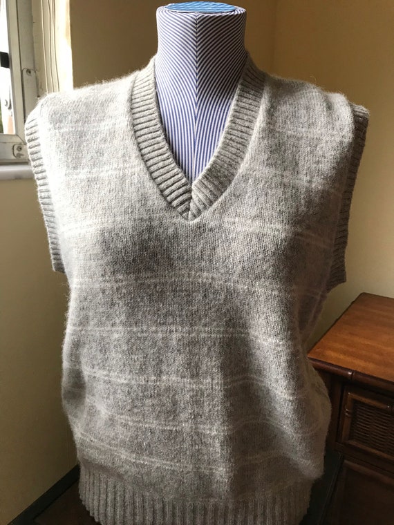 Vintage V Neck Sweater / Sweater Vest / Fall River