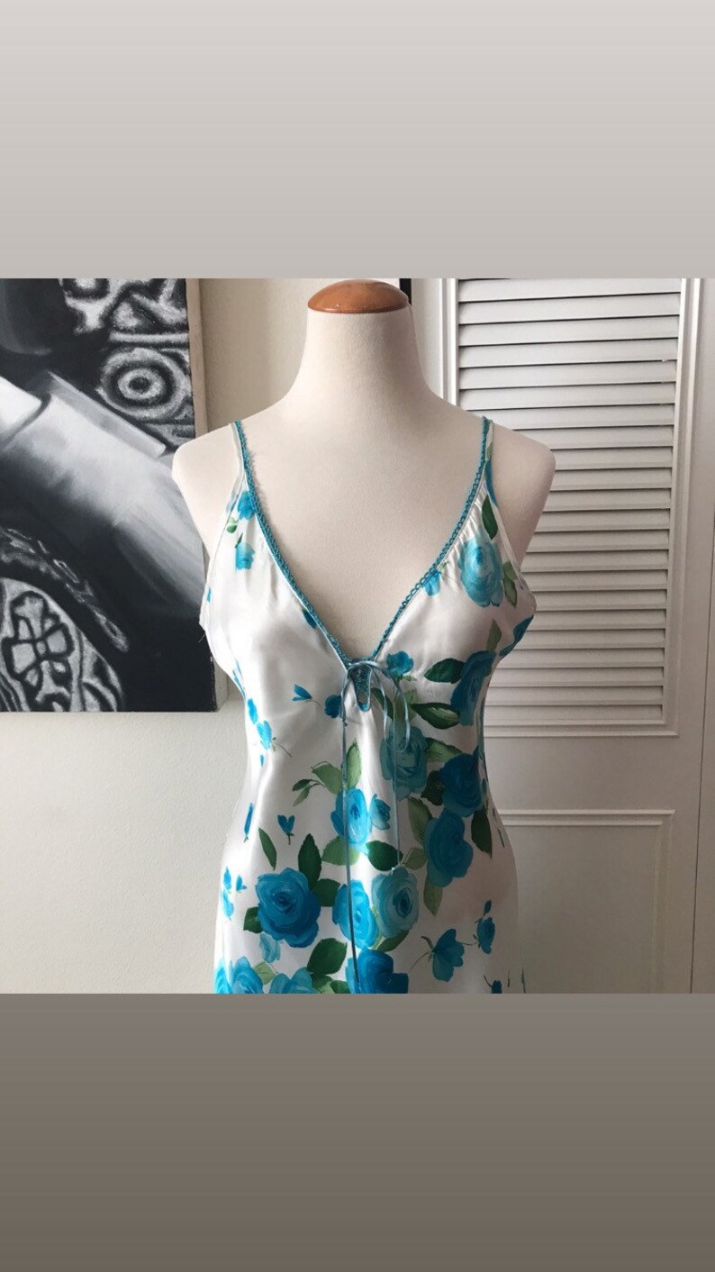 Vintage Boudoir 1980s / Vintage California Dynasty / Blue Floral Night Slip image 3