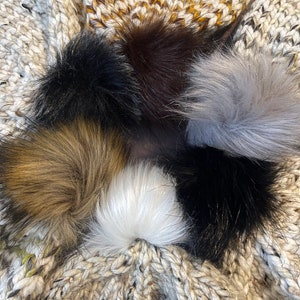 Just the POM - Extra Button Off Pom Poms for Pom Beanies