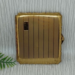 Stratton Cigarette Case in Gold Tone with an Engine Turned Design Lid ~ Mid Cetury 1950s ~ Vintage