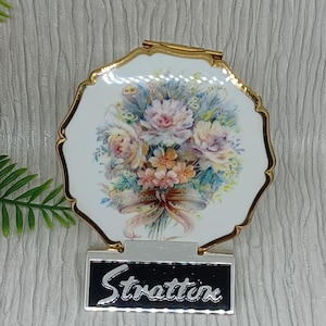 Poudre compacte « Queen » Stratton avec fleurs roses ~ Conception de bouquet de mariage