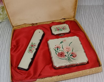 Stratton Royale Compact Comb & Pill Box Set ~ White Guilloche with Pink Carnations~  In Original Box ~ Mid Century Vintage ~ *No Clasp*