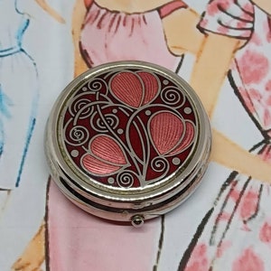 Boîte à pilules Sea Gems ~ Style Rennie Mcintosh rose et rouge sur métal argenté ~ émail cloisonné (moderne)