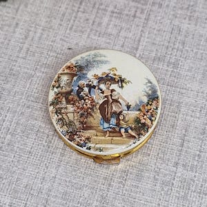 Kigu Pill Box ~ White Enamel with a Romantic Couple in a Garden  Scene