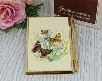 Stratton Notecase Pad y Pen Set en esmalte amarillo suave con 3 mariposas ~ En caja original ~ Cuaderno vintage