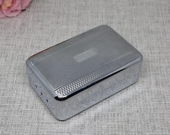 Verchromte Seifenbox ~ Gehäuse in guillochiertem Silberton