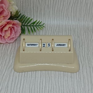 【vintage】ベークライト製ダイヤル式永久カレンダー vintage】ベークライト製ダイヤル式永久カレンダー - メルカリ