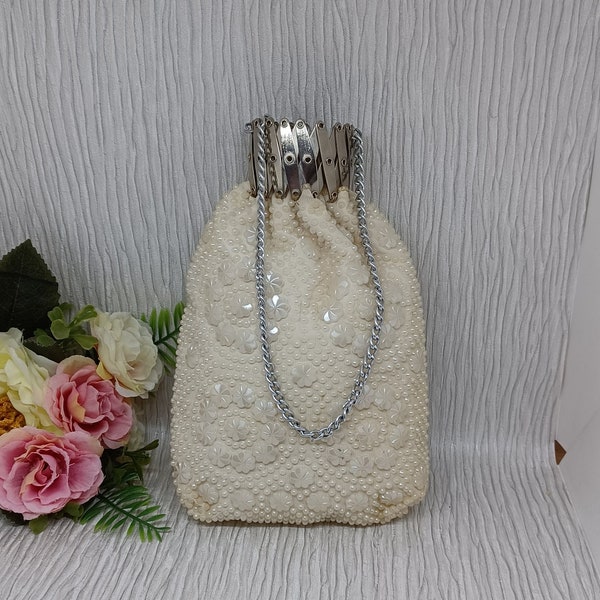 Beggar's Purse by Golden Name ~ Coin Purse ~ Ivory Colour Beaded Design ~ Accordion Concertina Closure ~ Miser's Bag ~ Metal Gate Top 1960s