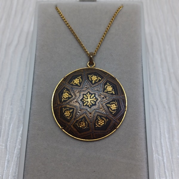 Damascene Necklace in Gold Tone with a Geometric Pattern ~ Vintage Round Damascene Pendant Spanish