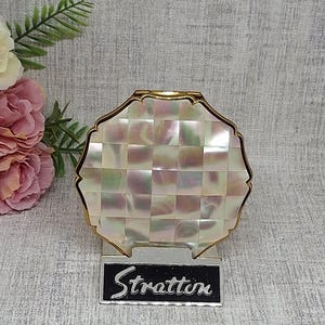 Stratton Powder Compact med pärlemorskiva och guldfärgad metall ~ Vintage konvertibel 'Queen' kompaktspegel