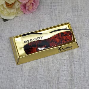 Stratton 'Eye-Spy' Magnifier ~ Red & Black Marble Enamel ~ in Original Box ~ Folding Magnifying Glasses