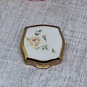 Stratton Pill Box ~ White Enamel with a Pink Rose and Rose Buds ~ Vintage 1960s