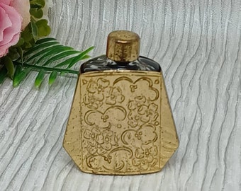 Frasco de perfume vintage en tono dorado con flores grabadas ~ Vidrio revestido en metal ~ Frasco de perfume de mediados de siglo