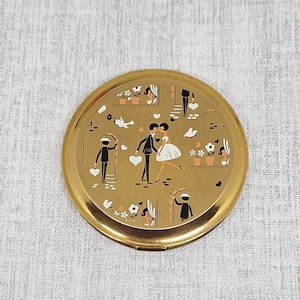 Vintage Powder Compact in Gold Tone with a Loving Couple in Black and White ~ Hearts & Flowers ~ Mid Century