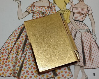 Stratton Notecase Pad y Pen Set en metal texturizado en tono dorado ~ En caja original ~ Cuaderno vintage