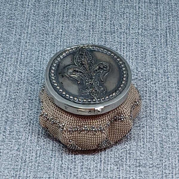 Edwardian Tam O'Shanter Coin Purse With Beaded Star and Fleur De Lis Lid 1903 ~ Antique Bead Purse With Metal Lid