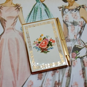 Stratton Notecase & Pen in White Enamel with a Pink Rose and Flowers ~ Vintage Notepad