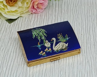 Caja de cigarrillos Melissa - Azul con cisnes y sellos en el agua - Vintage de mediados de siglo