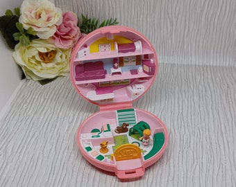 Polly Pocket Button's Animal Hospital Compact 100% Complete - Main Image