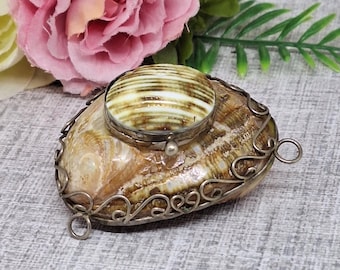 Doos van echt schelpen met scharnierend deksel en decoratieve draadrand ~ Snuifflesdoosje