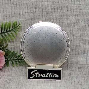 Stratton Powder Compact in Silver Tone with an Engine Turned Lid ~ Slim Convertible Compact Mirror