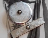 Emrich Compact and Comb Case in Textured Silver Tone with Silver Knot Faux Pearl Embellishment