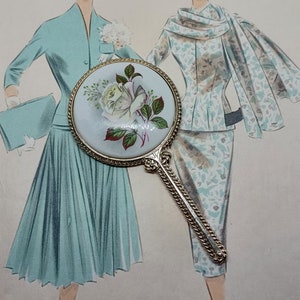 Espejo de mano vintage con una rosa blanca sobre un disco de porcelana blanca ~ Mini espejo de tocador de metal en tono plateado