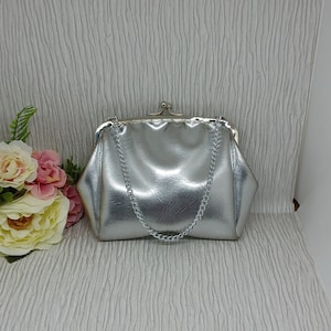 Cartera vintage de piel sintética plateada con asa de cadena ~ Fiesta de graduación ~ Boda ~ Dama de honor ~ Bolso de noche