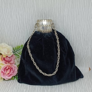 Beggar's Purse ~ Coin Purse ~ Black Velvet ~ Accordion Concertina Closure ~ Miser's Bag ~ Metal Gate Top ~Vintage