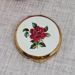 Stratton Pill Box ~ White Enamel with a Pink Rose ~ 1960s