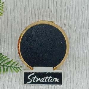 Stratton Convertible Compact ~ Złoty odcień z czarną teksturowaną pokrywą