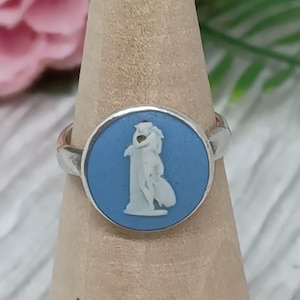 Vintage Wedgwood Jasperware Ring 925 Silver in Blue and White ~ UK Size K (USA 5.25 ~ EU 50) ~ Andromache Cameo ~ 1960s/70s   (C9)