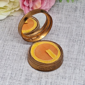 Dubarry Powdrette Compact ~ Art Deco 1920s 1930s ~ Antique Gold Tone Powder Compact