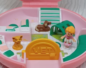 Polly Pocket Button's Animal Hospital Compact 100% Complete