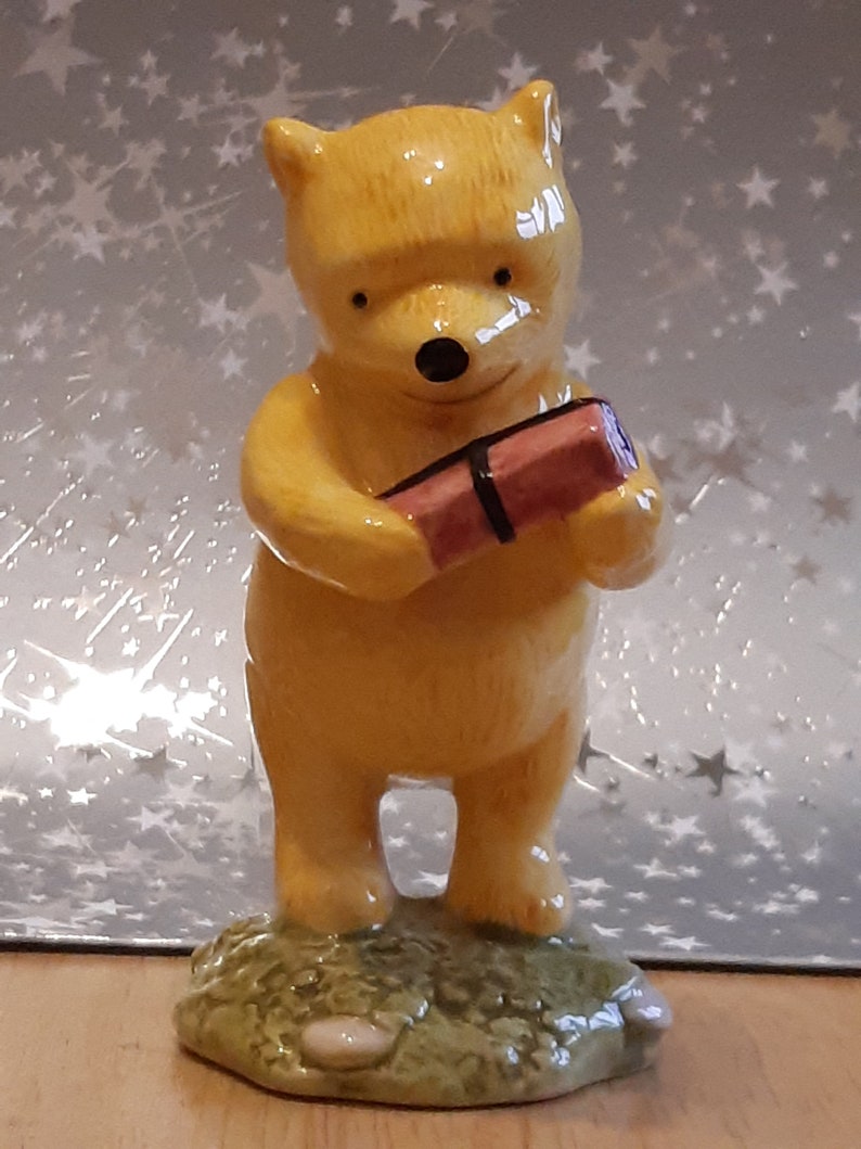 Royal Doulton Winnie The Pooh and The Present WP18 Disney from The Winnie The Pooh Collection