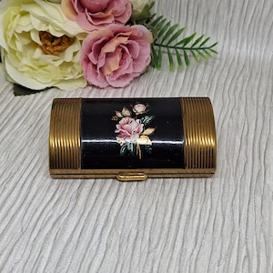 Étui à cigarettes ~ Ton doré avec des roses roses sur émail noir ~ en forme de tonneau ~ Support de rouge à lèvres Mid-Century ~ Boîte à bijoux