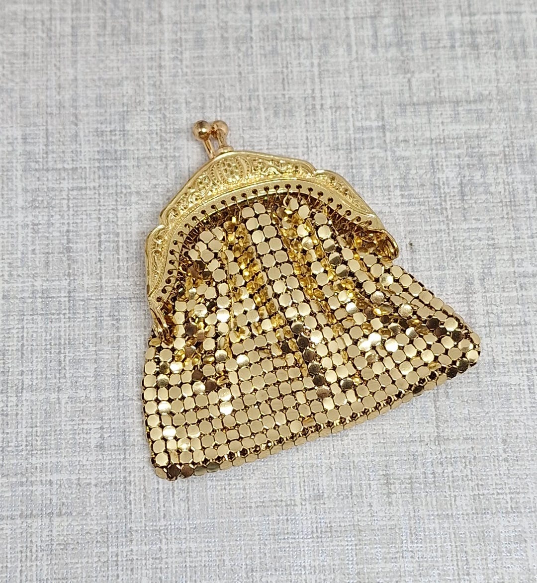 Vintage Gold Mesh Coin Purse ~ Chainmail Purse With Kiss Clasp ~ 1960s ...
