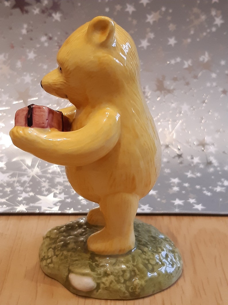 Royal Doulton Winnie The Pooh and The Present WP18 Disney from The Winnie The Pooh Collection