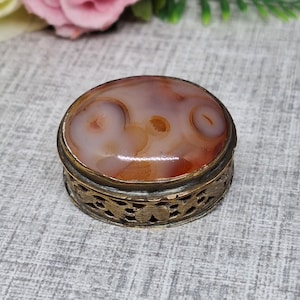 Boîte à pilules avec couvercle en agate ~ Ovale avec agate polie ~ Pierre translucide rose et rouge