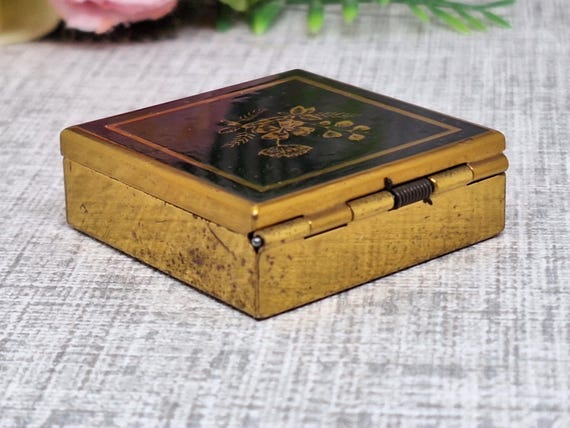 マスコットピルケース ～黒エナメルに金色の花模様～鏡付き - Etsy 日本