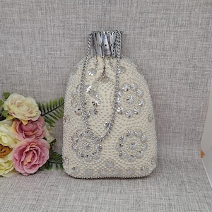 Goldene Name Betteltasche ~ Geldbörse ~ Cremeweiß ~ Silber Perlen-Design ~ Zieharmonika Bronze ~ Geizhalstasche ~ Metal Tor Top 1960er Jahre