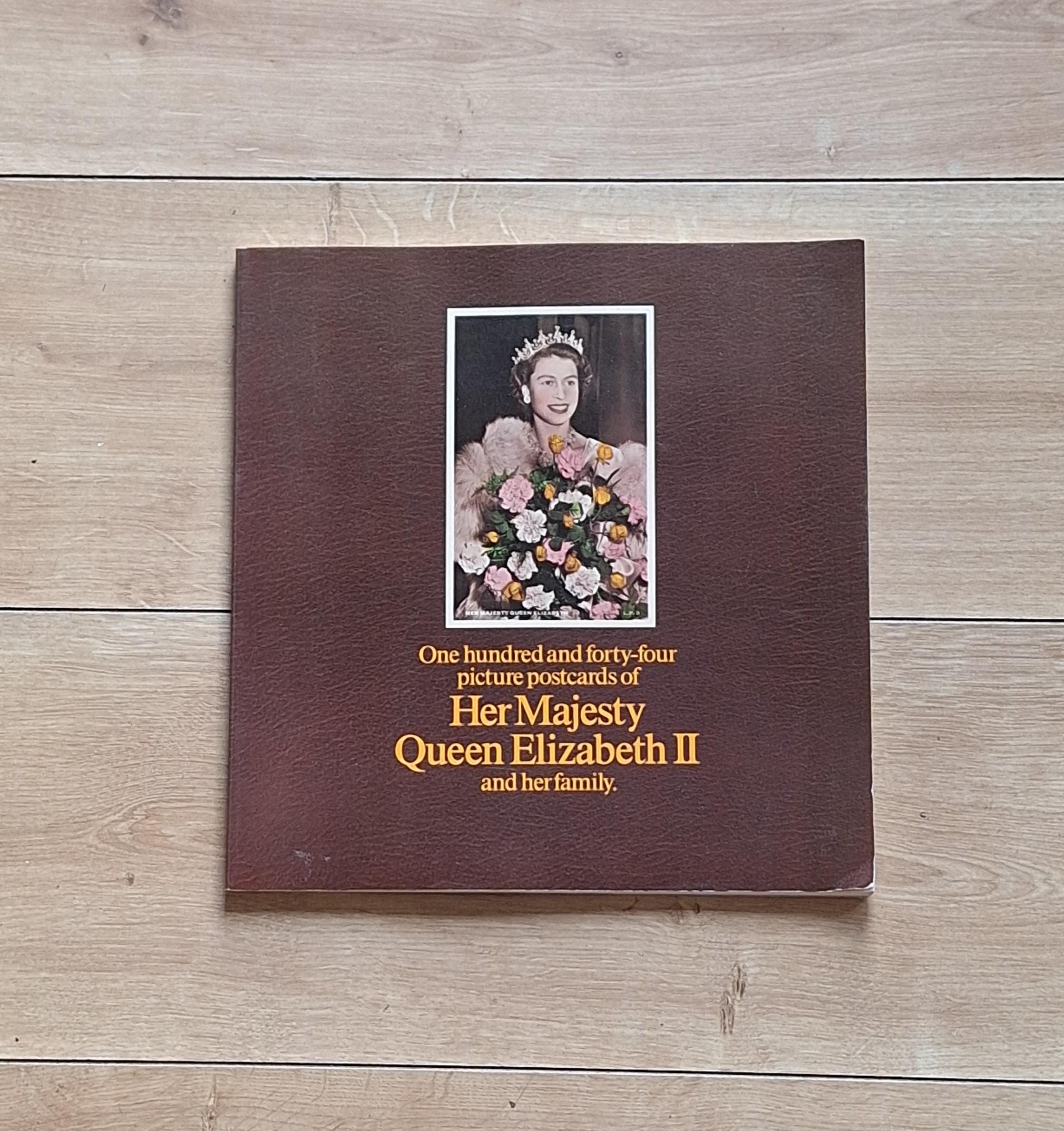 QUEENELIZABETH2 絵葉書 キ－ホルダ－ RAZOR 写真1990年 エリザベス2世女王陛下の絵葉書144枚 ～ オムニ・プレス刊 1977年