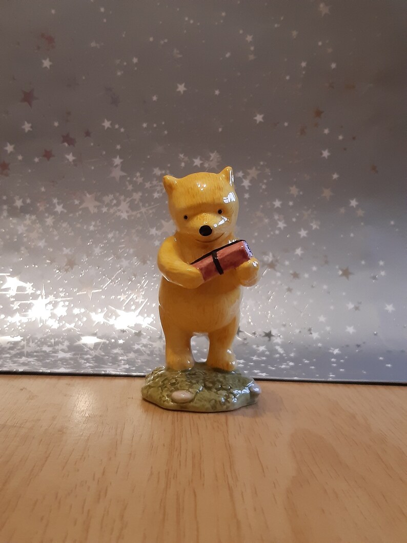 Royal Doulton Winnie The Pooh and The Present WP18 Disney from The Winnie The Pooh Collection