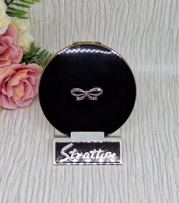 Stratton Powder Compact in Black Enamel Witha Marcasite Bow Stratton Powder Compact in Black Enamel Witha Marcasite Bow
