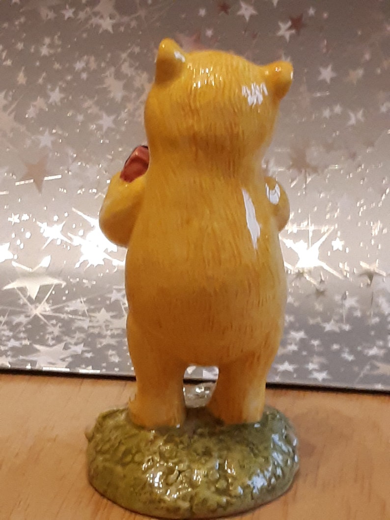Royal Doulton Winnie The Pooh and The Present WP18 Disney from The Winnie The Pooh Collection