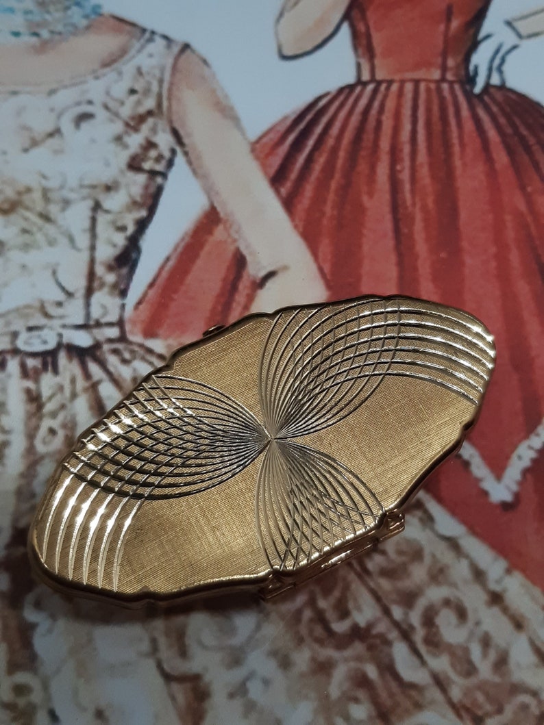 Stratton Lipview Lipstick Holder Gold Tone With Engraved Swirls Stratton Lipview Lipstick Holder Gold Tone With Engraved Swirls