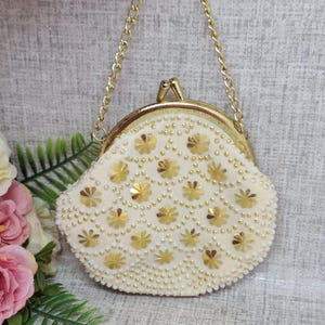 porte-monnaie vintage en perles avec anse en chaîne ~ années 1960, 1970 ~ blanc avec perles dorées