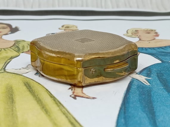 Stratton Pill Box ~ Gold Tone Engine Turned Desig… - image 9