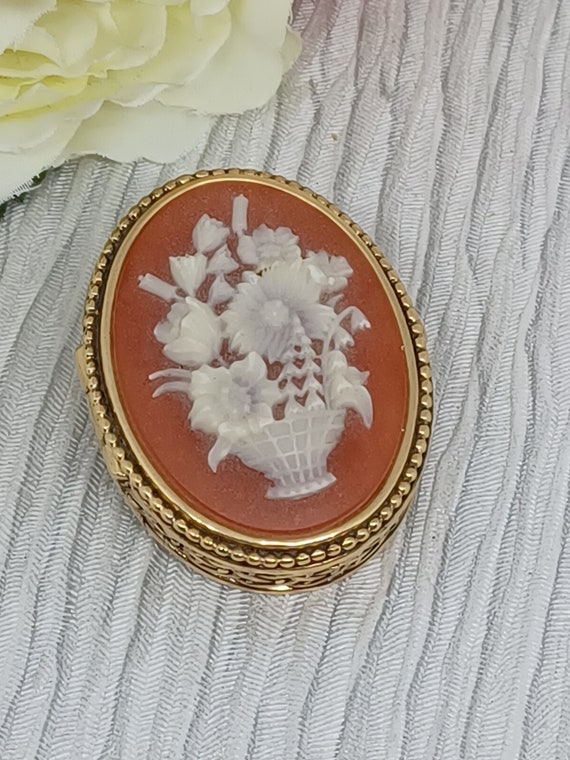 Estee Lauder Solid Perfume Compact in Peach With a White Flowers 