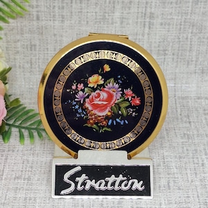 Mini-poudre compacte convertible Stratton en émail bleu avec une rose et des fleurs roses ~ vintage des années 1970